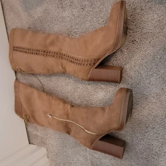 Gently worn suede like material knee high zipper boots - Picture 3 of 6